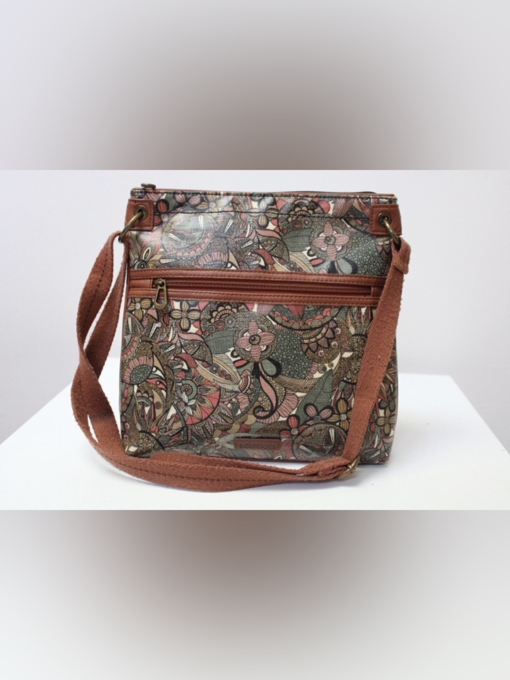Sakroots artist circle sienna desert print cross body bag.